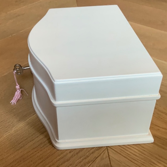 Pottery Barn Kids Abigail Cream Jewelry Box Large - Picture 9 of 12